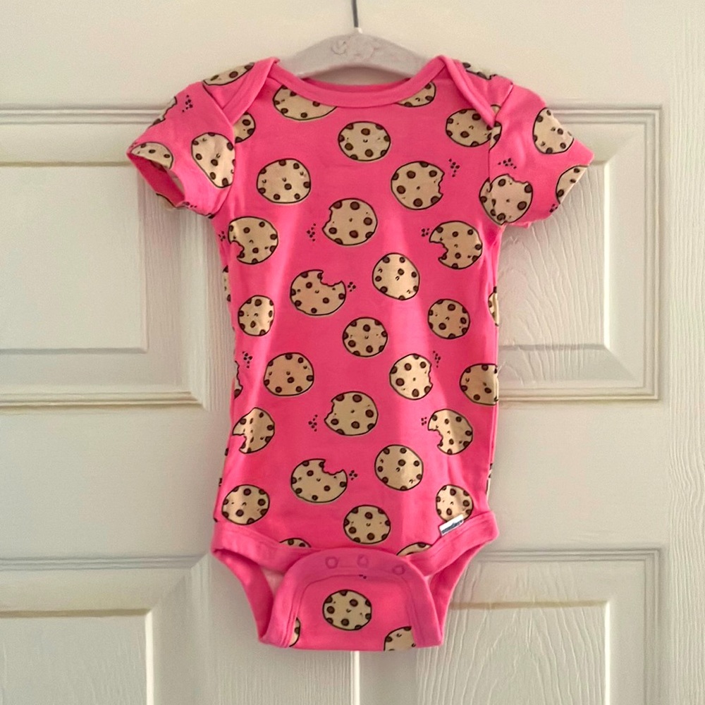GERBER onesie with cookie design, size 6-9 months. New.